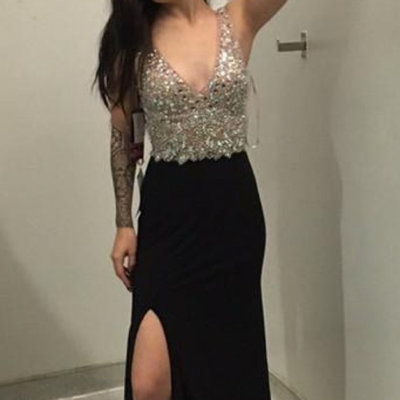 blondie nites by stacy sklar
V-Neck Beaded Evening Maxi Dress Side Slit Size M - Picture 16 of 16